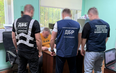 На Хмельниччині ДБР викрило злочинну схему збагачення на постачанні хліба до військової частини